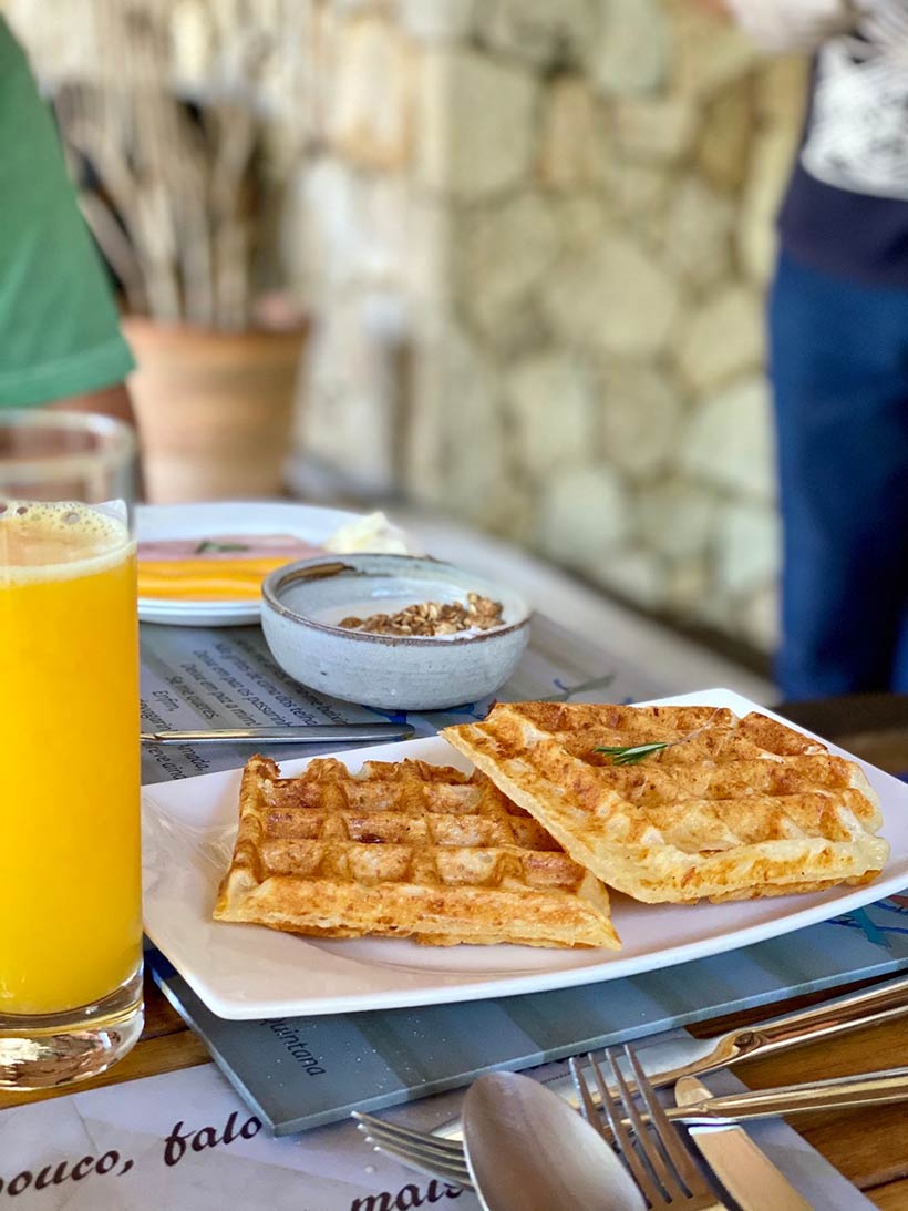 O famoso waffle de pão de queijo